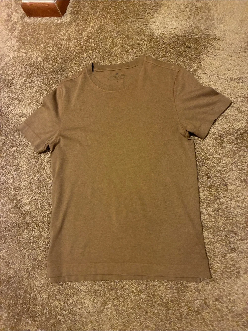BANANA REPUBLIC. Men’s Short Sleeve Crew Tee in Olive Brown. Size S. EUC